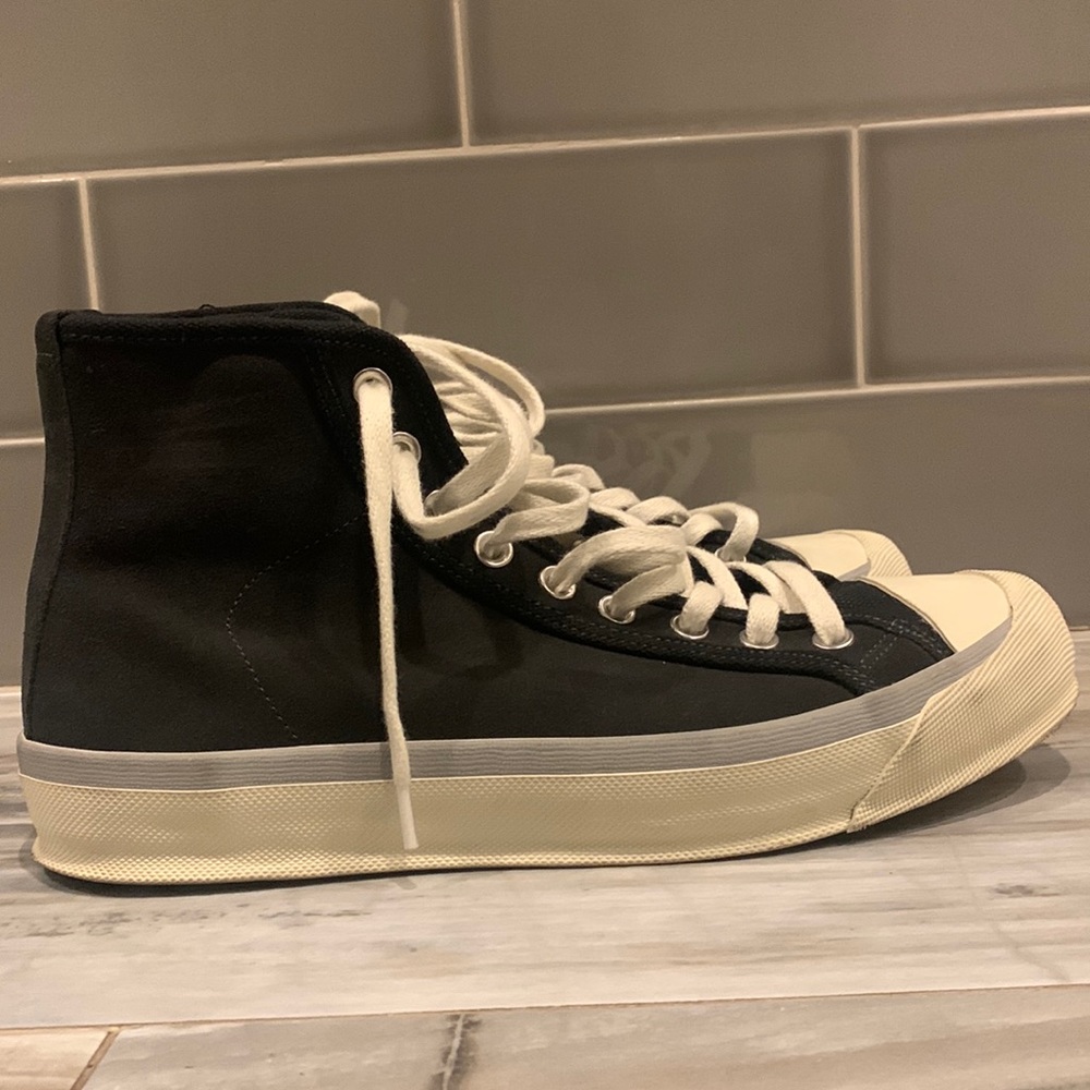 They are Zara they are like dress shoes but not too fancy.